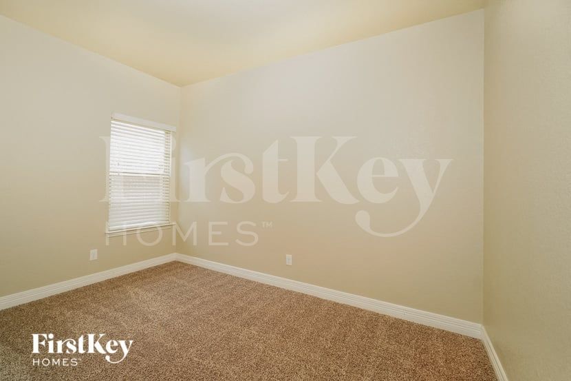 Building Photo - 533 Saddle Vista