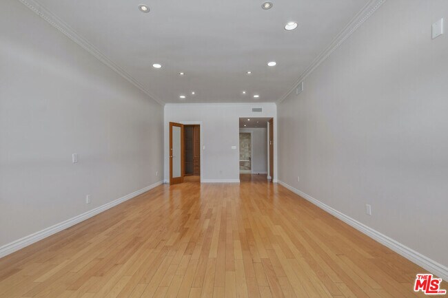 Building Photo - 4443 Ventura Canyon Ave