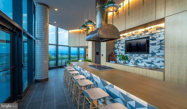 Primary Photo - 4710 Elm St