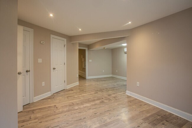 Building Photo - Charming Studio Apartment in Columbia Heig...