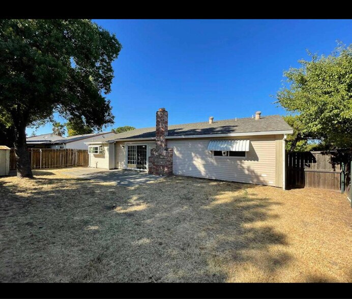 Building Photo - 7401 Blackthorne Way