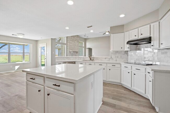 Building Photo - 2445 Woods Rd