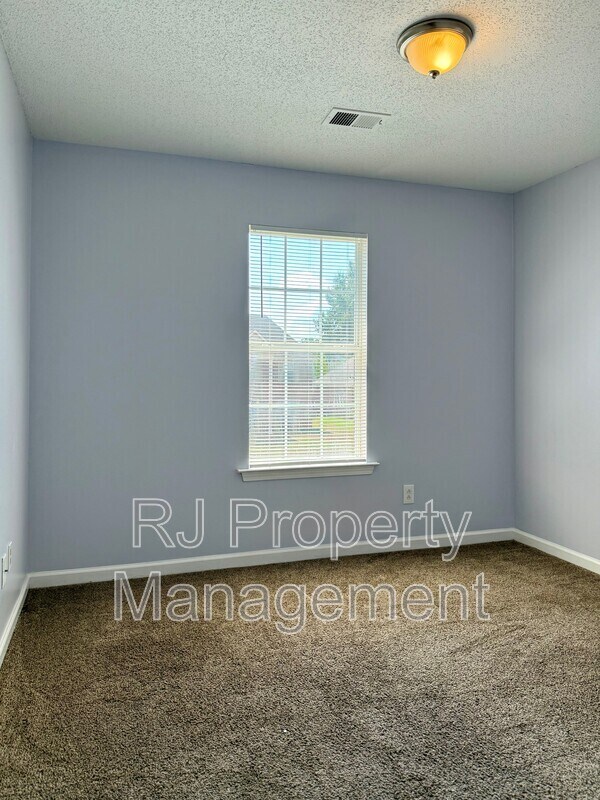 Building Photo - 5353 Farm Ridge Dr