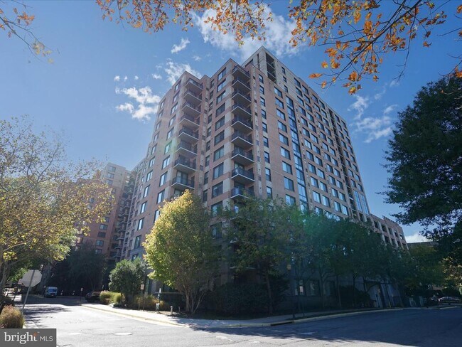 Building Photo - 2451 Midtown Ave