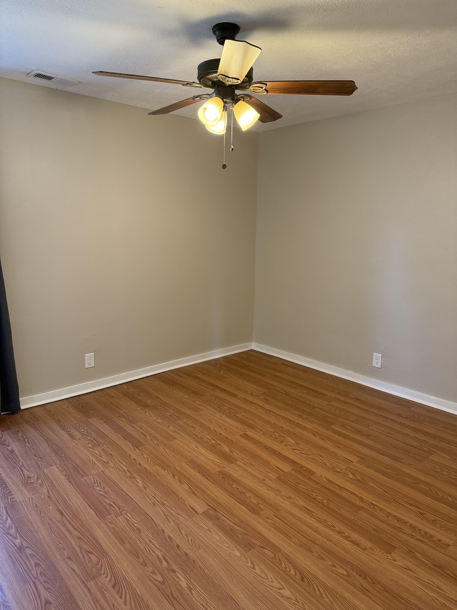 Building Photo - 509 E Mill St