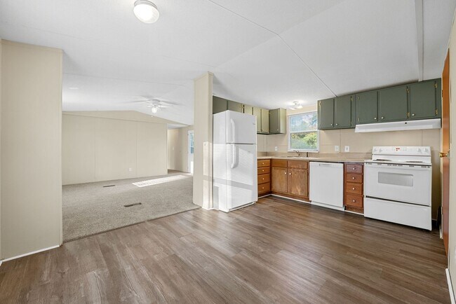 Building Photo - 1845 Evans Rd