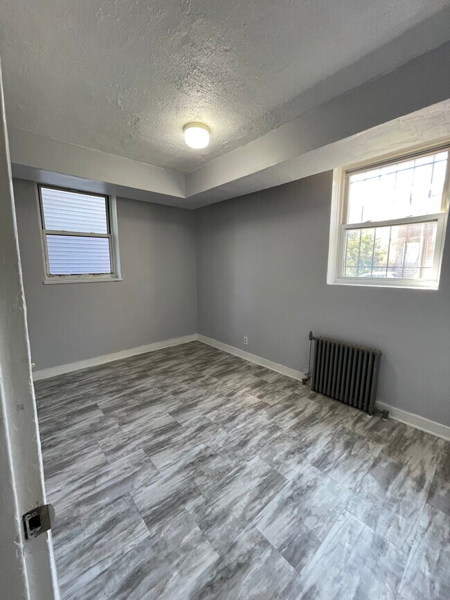 60 Crawford Ave B - 58 Crawford St