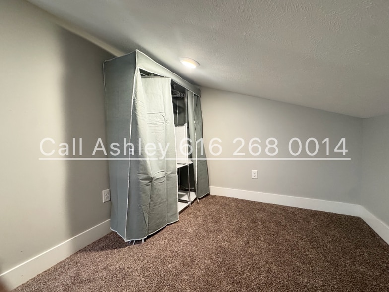 Building Photo - 1032 Logan St SE