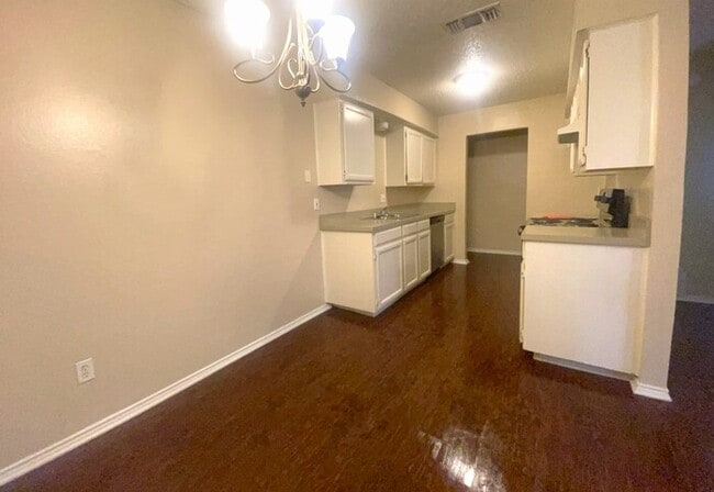 Building Photo - "The Perfect Pair: 2 Beds, 2 Baths, 2-Car Garage — Ready for You!"