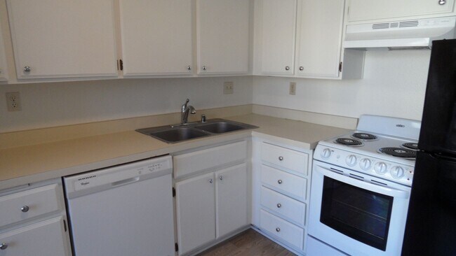 Building Photo - 55+ Senior Living Upgraded 1 BR 1 BA Gated...