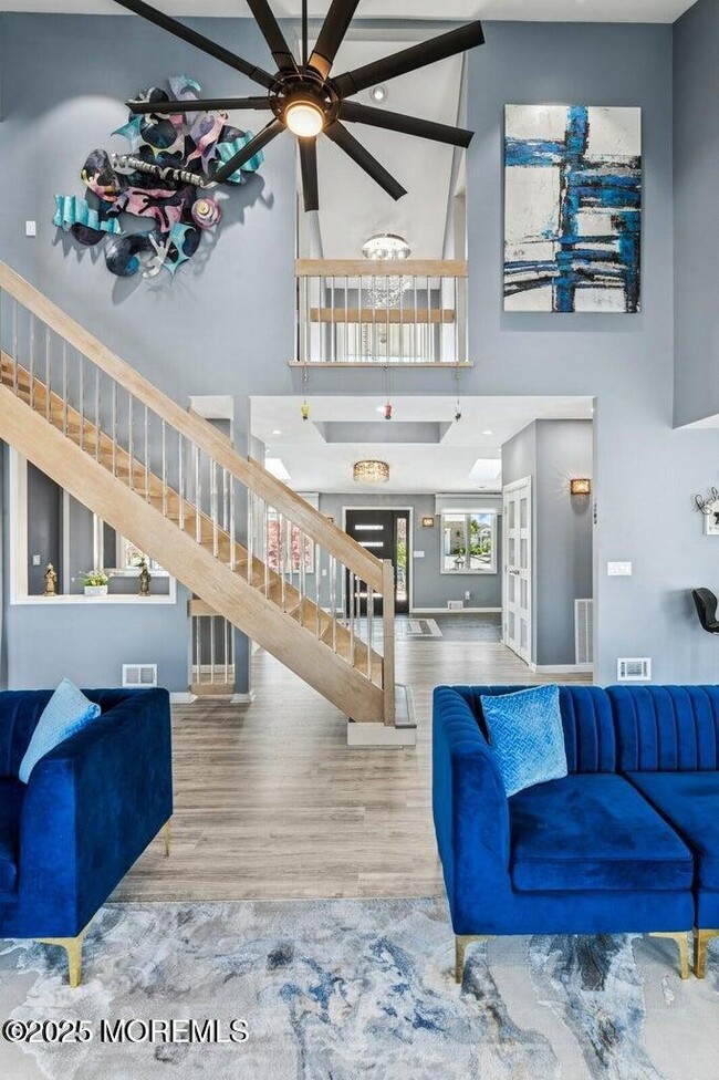 Building Photo - 385 Aldo Dr