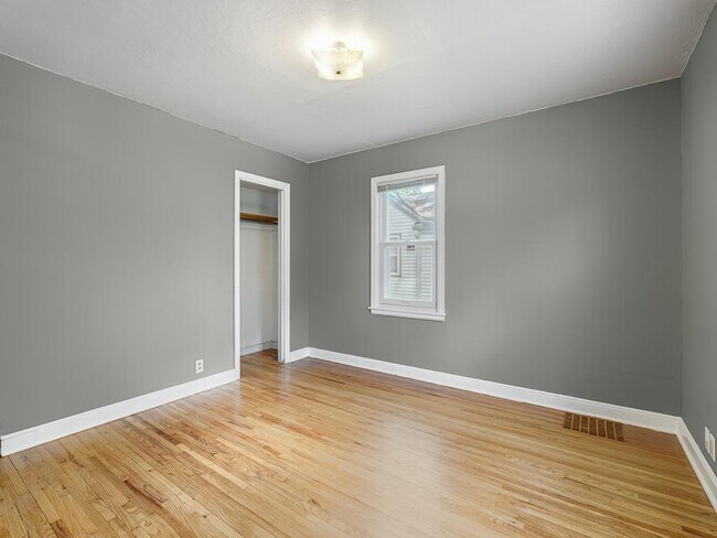 Building Photo - 6016 3rd Ave S