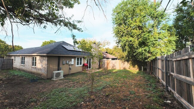 Building Photo - 1404 Woodfern Dr