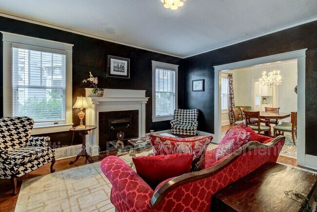 Building Photo - 206 Nun St