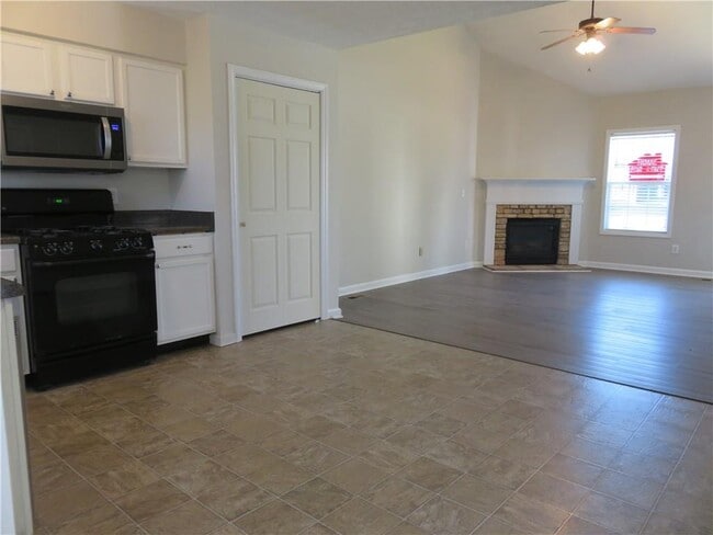 Building Photo - 204 Twin Pines Ct