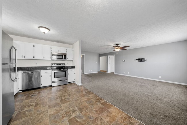 Building Photo - Oak Grove Cutie for Rent! PET FRIENDLY