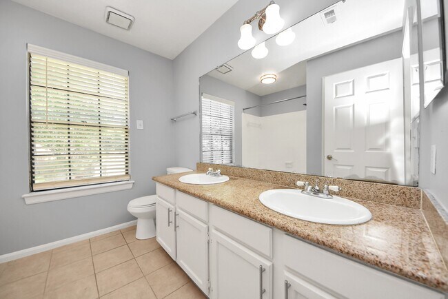 Building Photo - 16006 Autumn Falls Ln