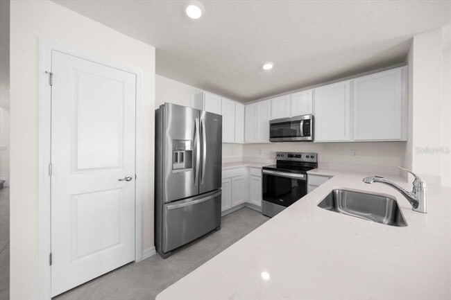 Building Photo - 6584 SW 81st Loop