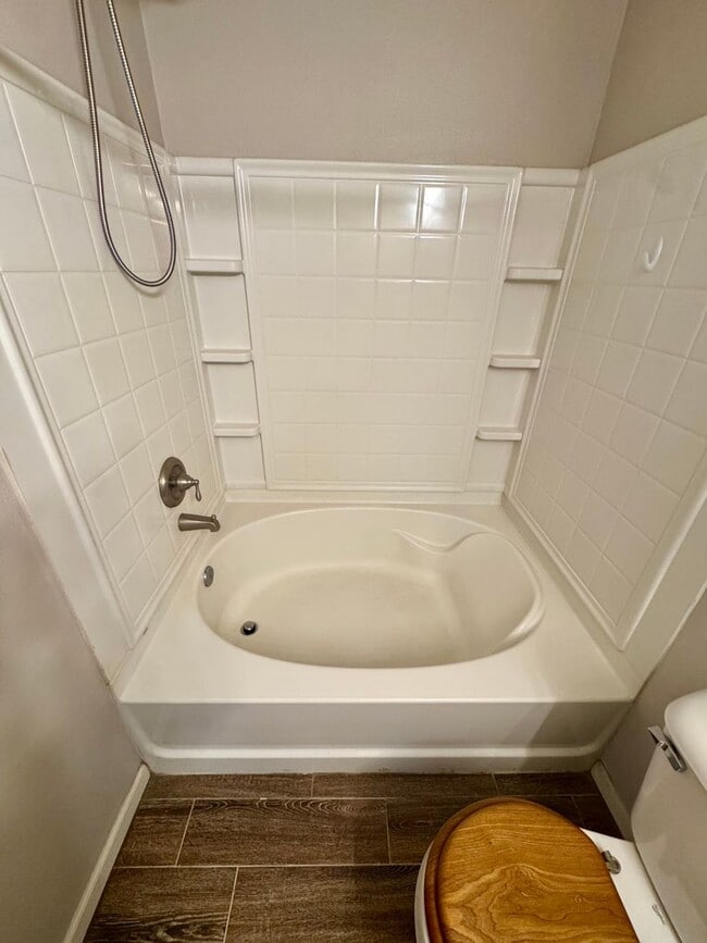 Building Photo - Southside 3/2 home with attached 2 car garage