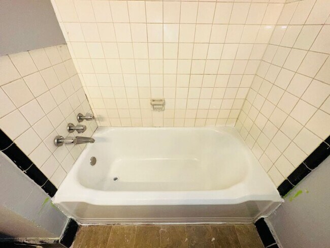 Building Photo - 3 Bedroom 1 Bath For Lease -Section 8 Ready