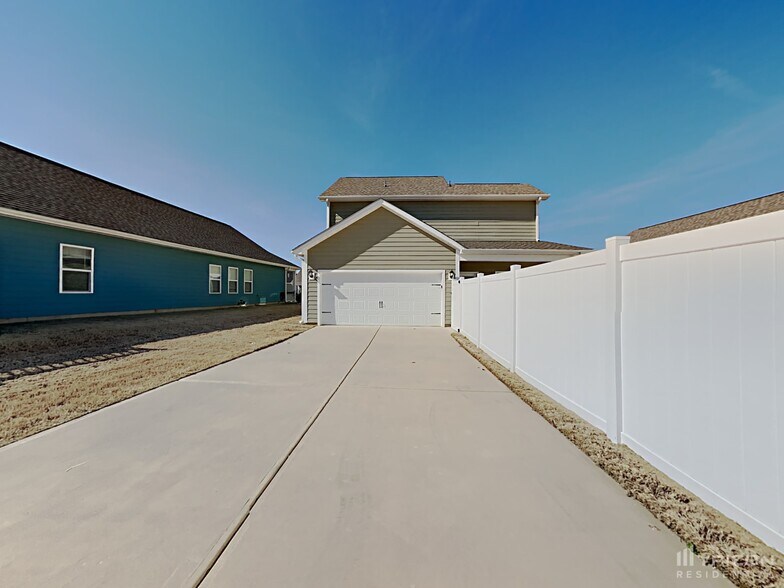 Building Photo - 152 Kingston Dr