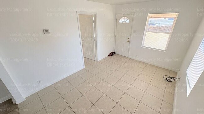 Building Photo - 2 bedroom 1 bathroom home near 34th St/ Chester Ave