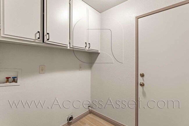 Building Photo - Welcoming 3 Bed / 2 Bath Home in a Peaceful Murrieta Neighborhood