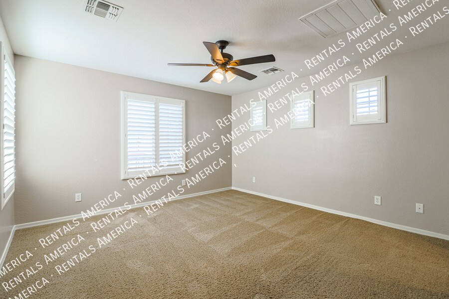Building Photo - 3625 E Zachary Dr