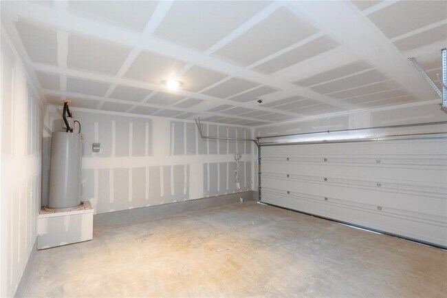 Building Photo - 241 Kings Row Ln