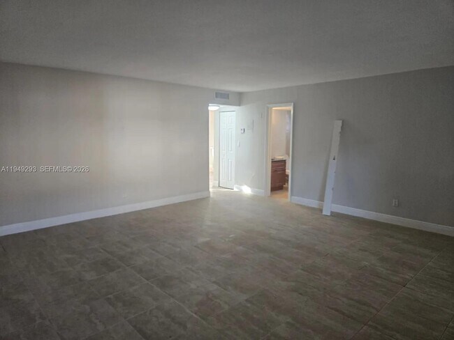 Building Photo - 2323 Van Buren St