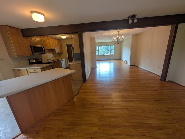 Building Photo - 180 Lenor Dr