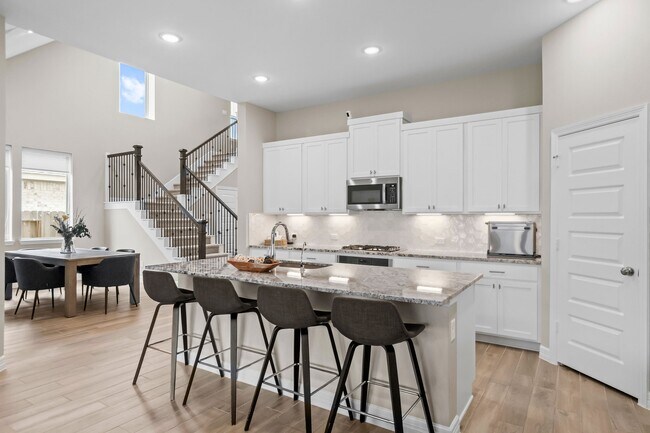 Building Photo - 4106 Sherman Oak Ln