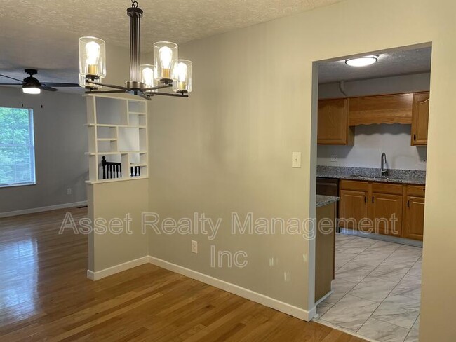 Building Photo - 608 Augustan Ln
