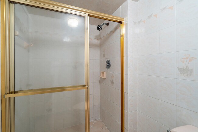 Building Photo - 630 Ocean Dr