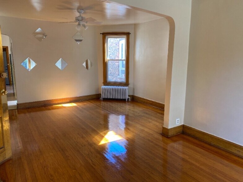 Building Photo - 5939 S Maplewood Ave