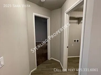 Building Photo - 2025 Sara Vista Dr