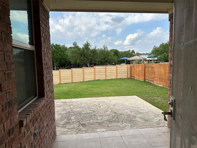 Building Photo - 4237 Privacy Hedge St