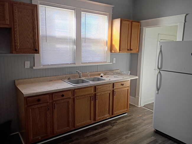 Building Photo - 2924 Schaal Ave