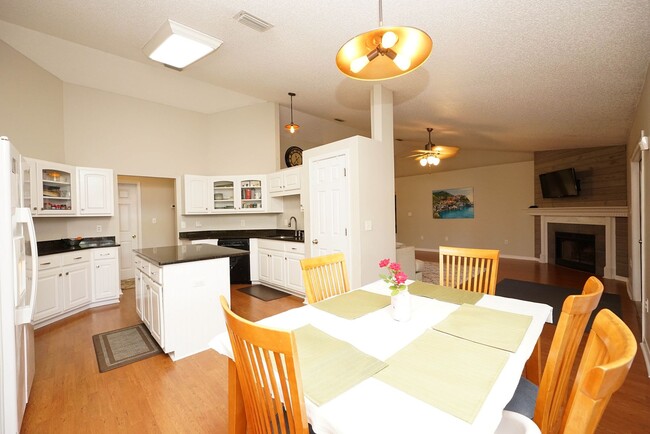 Building Photo - Silver Oaks Community