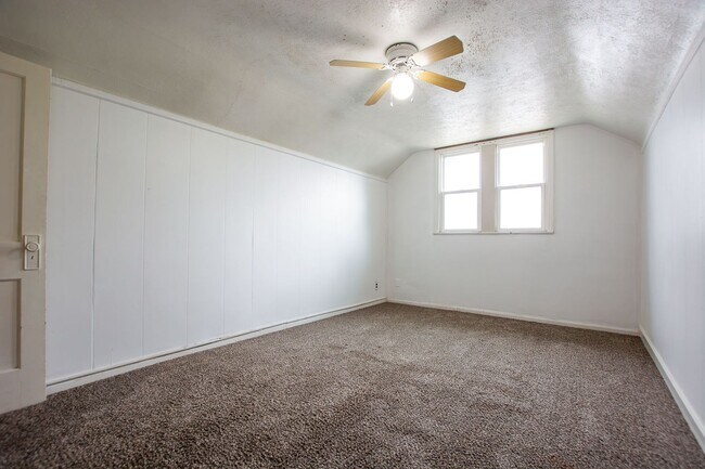 Building Photo - 5604 S 36th St