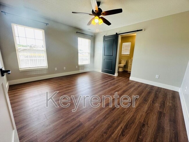 Building Photo - 5330 Blue Star Dr
