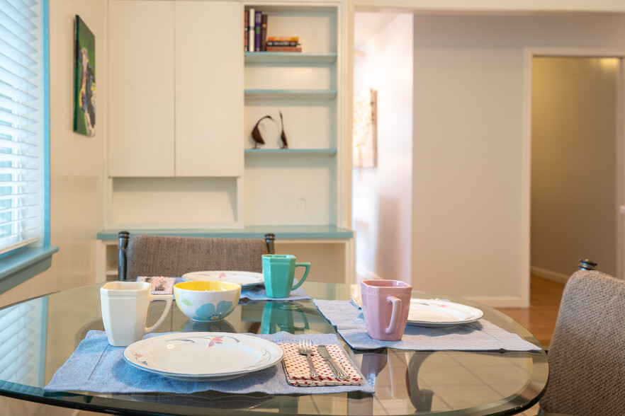 Eat in kitchen - 4419 A Gillis