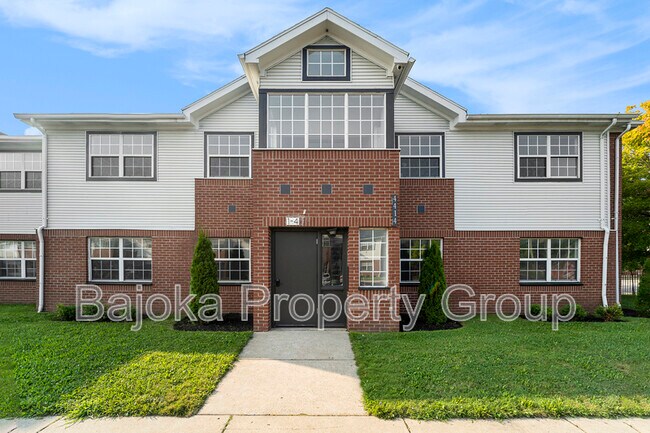 Building Photo - 4434 Trumbull St