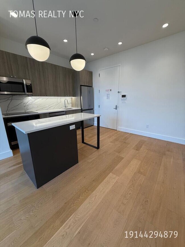 Building Photo - 3103 Sedgwick Ave