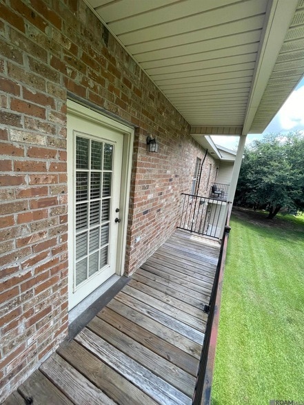 Building Photo - 828 Meadow Bend Dr
