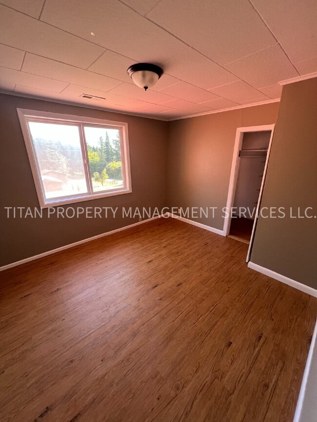 Building Photo - Charming 4-Bed Farm house with 2.5 Baths o...