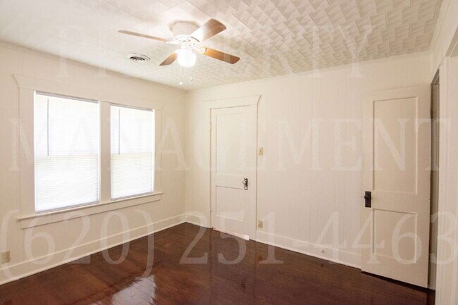 Building Photo - 2 Bedroom 1 Bath