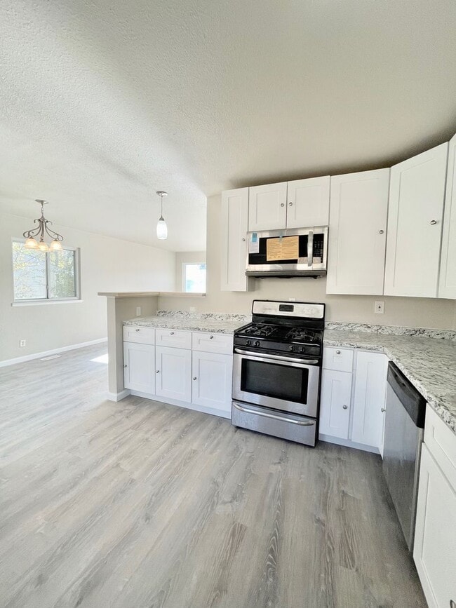 Building Photo - 3 Bedroom/ 1 Bathroom Rancher Close To Fort Carson