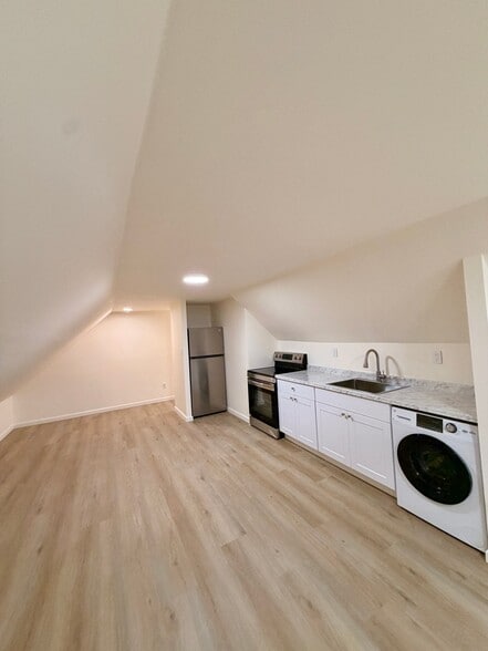 Building Photo - 512 Nassau Blvd