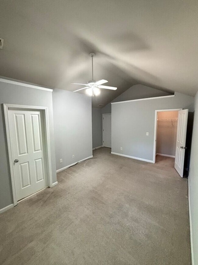 Building Photo - 2408 Strand Ave